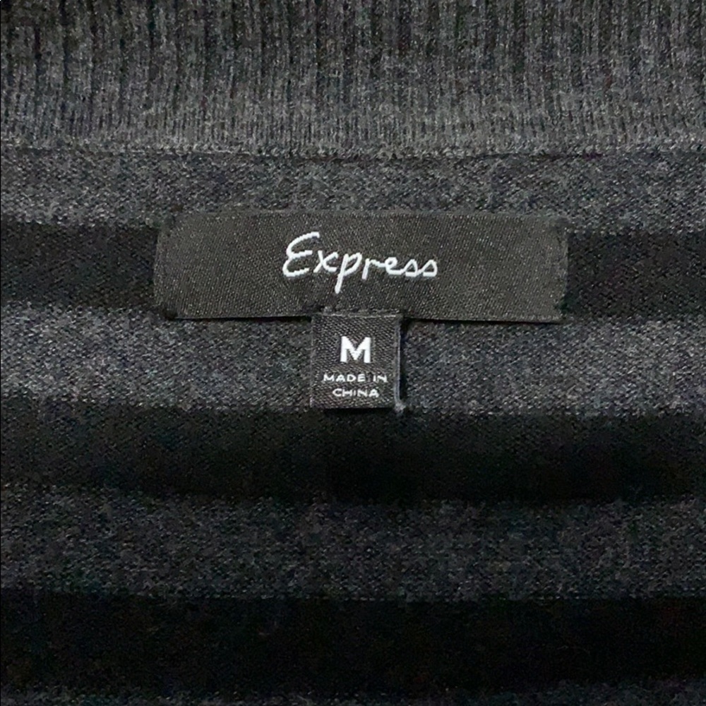 🥳5/$20🥳 Express Sweater - Picture 3 of 3